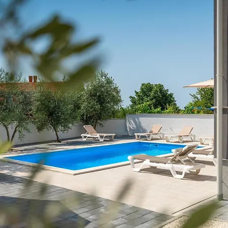 Apartment Fuer 5 Personen Ca 90 Qm In Medulin, Istrien Suedkueste Von Istrien
